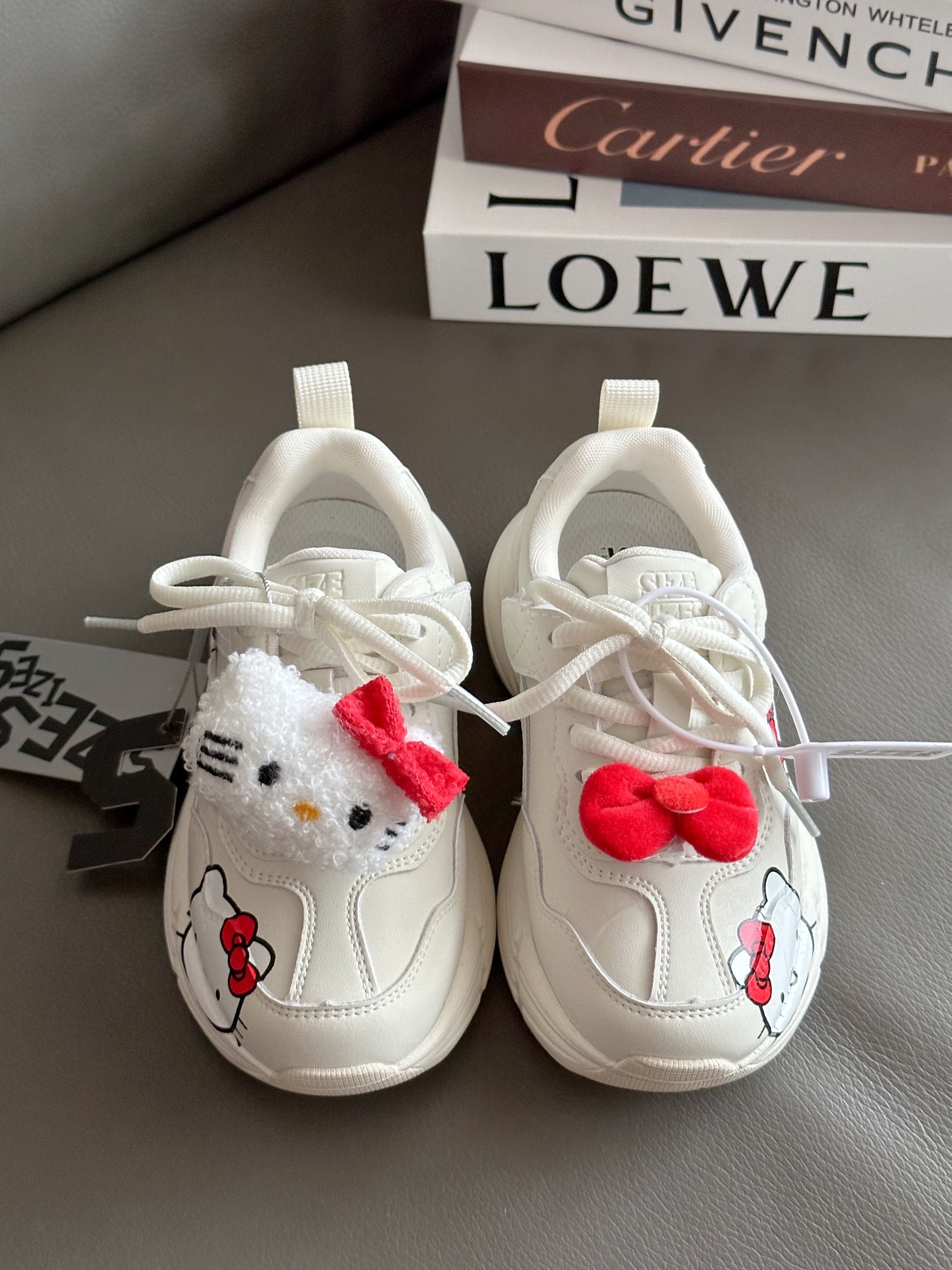 图片[6]-正品潮牌Size联名Hello Kitty童鞋28-37 潮牌联名也太可爱了吧😍不仅鞋身上有超可爱的Hello Kitty，鞋带上还有可拆卸的Kitty小玩偶，谁看了不心动❗️-选品中心