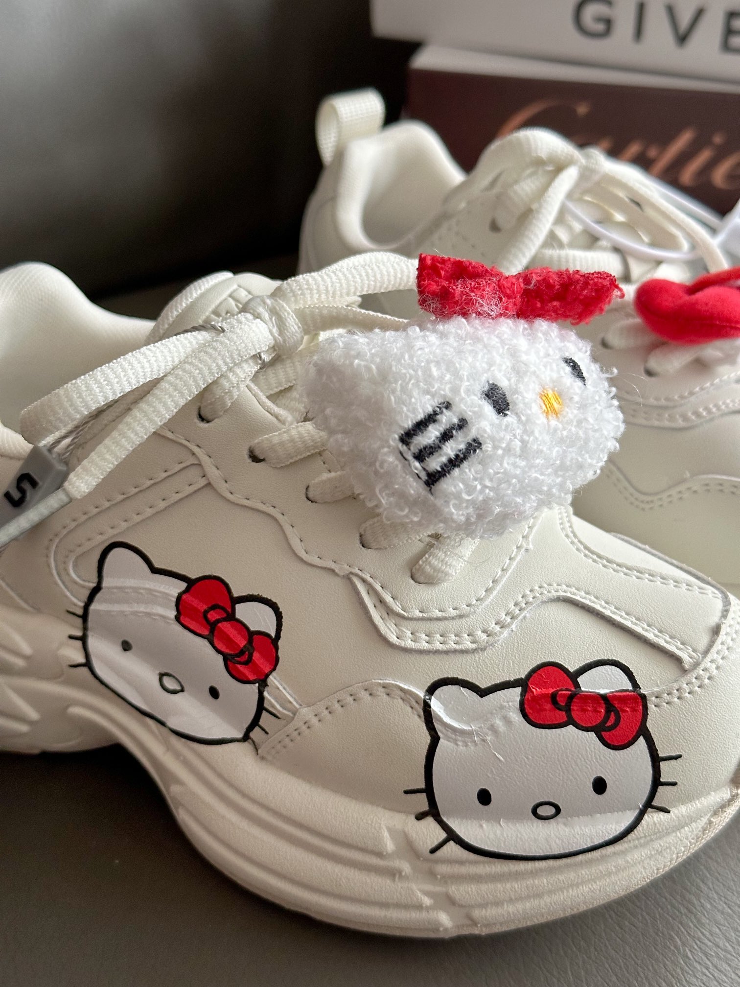 图片[8]-正品潮牌Size联名Hello Kitty童鞋28-37 潮牌联名也太可爱了吧😍不仅鞋身上有超可爱的Hello Kitty，鞋带上还有可拆卸的Kitty小玩偶，谁看了不心动❗️-选品中心