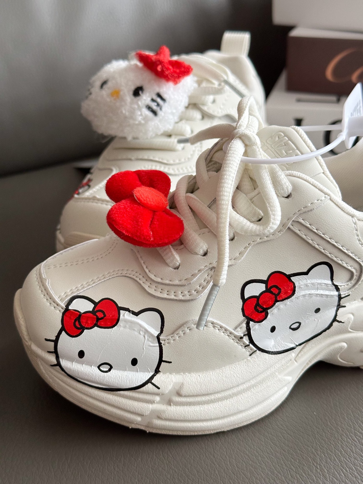 图片[7]-正品潮牌Size联名Hello Kitty童鞋28-37 潮牌联名也太可爱了吧😍不仅鞋身上有超可爱的Hello Kitty，鞋带上还有可拆卸的Kitty小玩偶，谁看了不心动❗️-选品中心