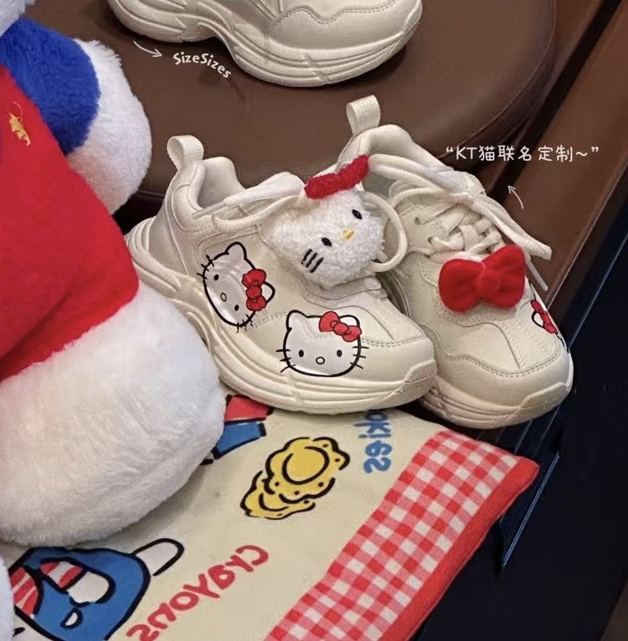图片[8]-正品潮牌Size联名Hello Kitty童鞋28-37 潮牌联名也太可爱了吧😍不仅鞋身上有超可爱的Hello Kitty，鞋带上还有可拆卸的Kitty小玩偶，谁看了不心动❗️-选品中心