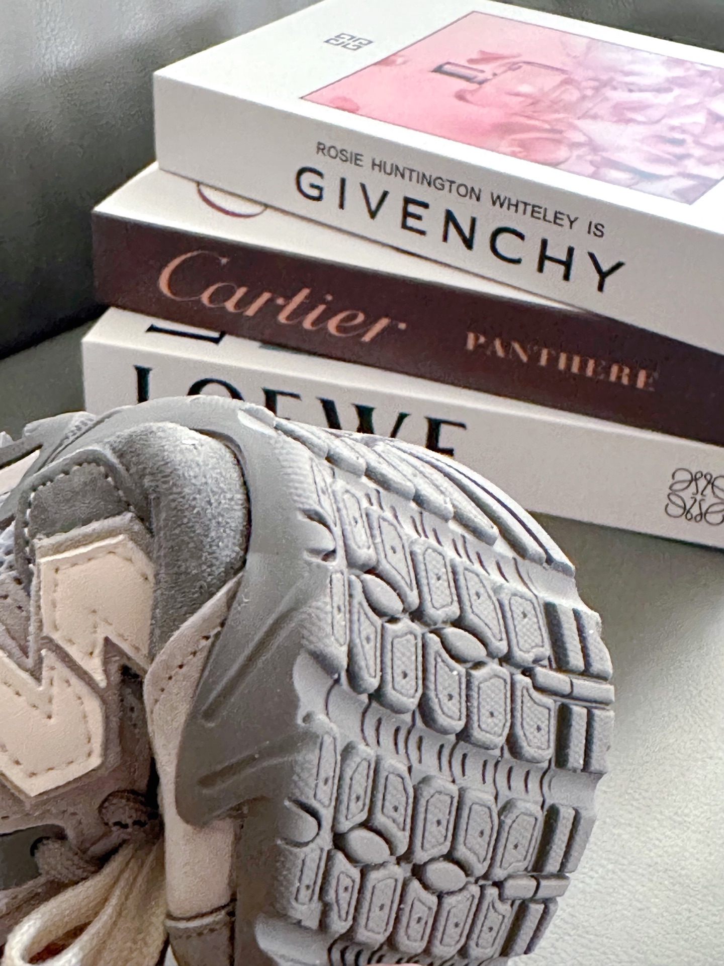 图片[9]-正品潮牌 单网眼MIUMIU联名同款28-37 夏天也要潮！超亮眼配色！鞋面采用猪八皮和单网的巧妙结合！鞋子舒适度也很高，穿上它出门游玩走再久也不累脚🦶🏻！-选品中心