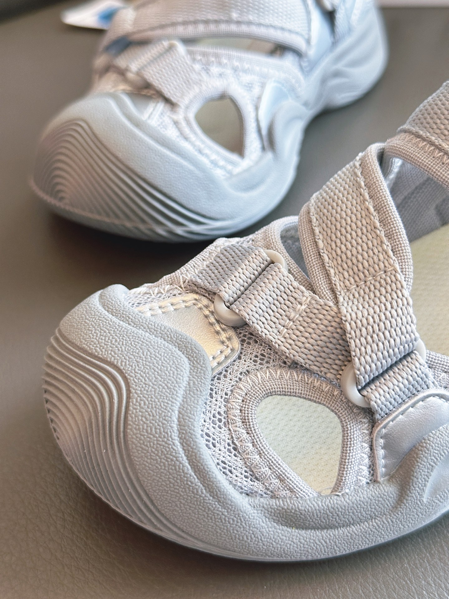 图片[7]-正品潮牌 户外包头凉鞋27-37 韩国25年最新款式凉鞋，耐磨防滑橡胶鞋底，轻松应对户外环境，个性化鞋面设计，好穿又透气！-选品中心