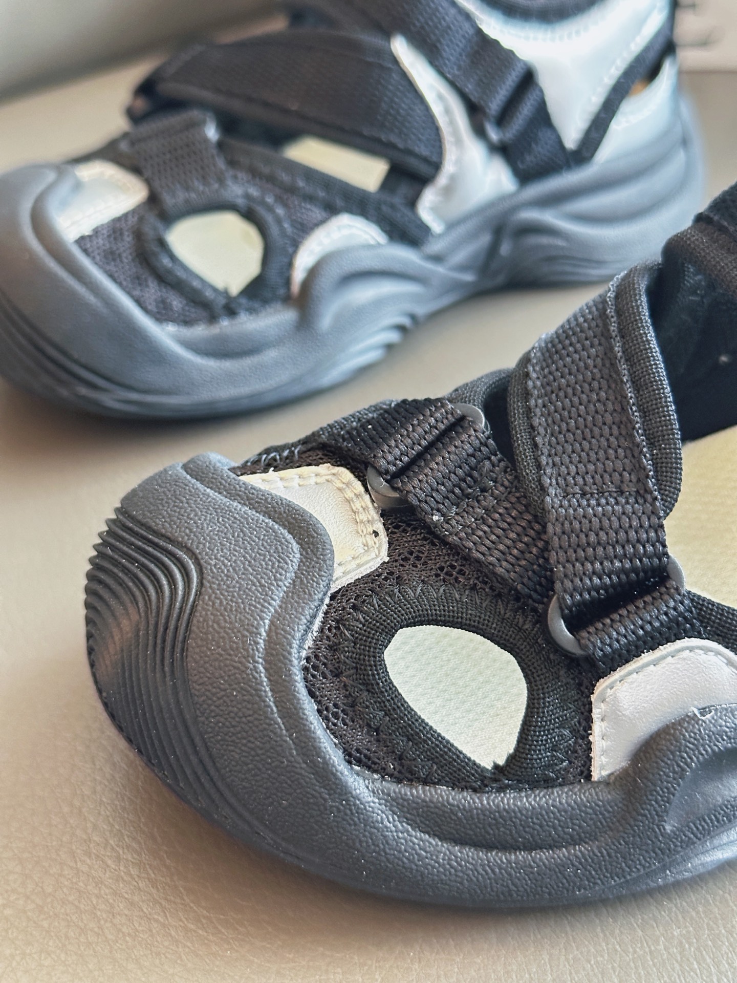 图片[8]-正品潮牌 户外包头凉鞋27-37 韩国25年最新款式凉鞋，耐磨防滑橡胶鞋底，轻松应对户外环境，个性化鞋面设计，好穿又透气！-选品中心