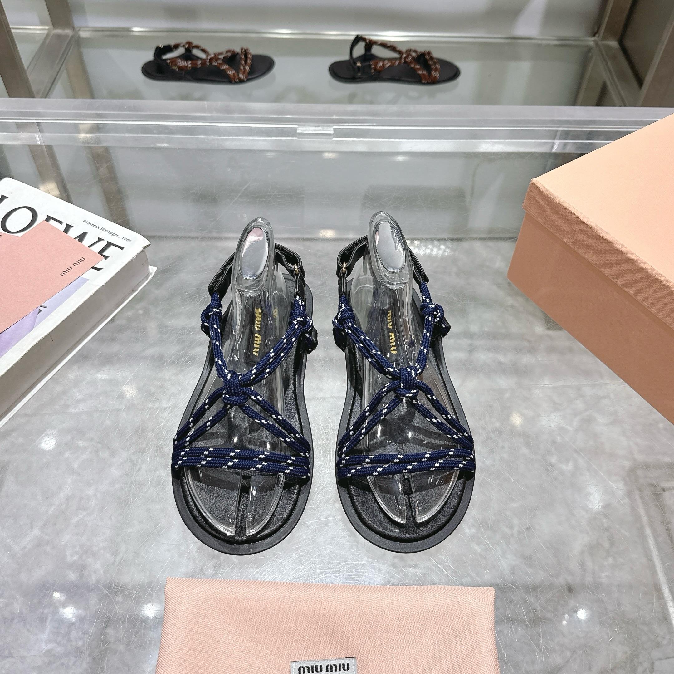 NO:404372,MiuMiu*Miu/25 summer new product, the world's hottest sandals, appeared on the covers of major fashion magazines·used by celebrities and bloggers from all walks of life~matched with long skirts, upper cowhide/rope, inner lining, sheepskin, size 35-41 (full package), sandals, miumiu, sandals, skirts, cowhide, sheepskin19860909MiuMiu*缪缪/25夏季新品,全球最火凉鞋, 出现在各大时装杂志封面·各路明星、小红书博主着用～搭配长裙 鞋面牛皮/绳子 内里羊皮内里 码数35-41（全套包装）,凉鞋,miumiu,sandals,skirts,cowhide,sheepskin,Women's Shoes