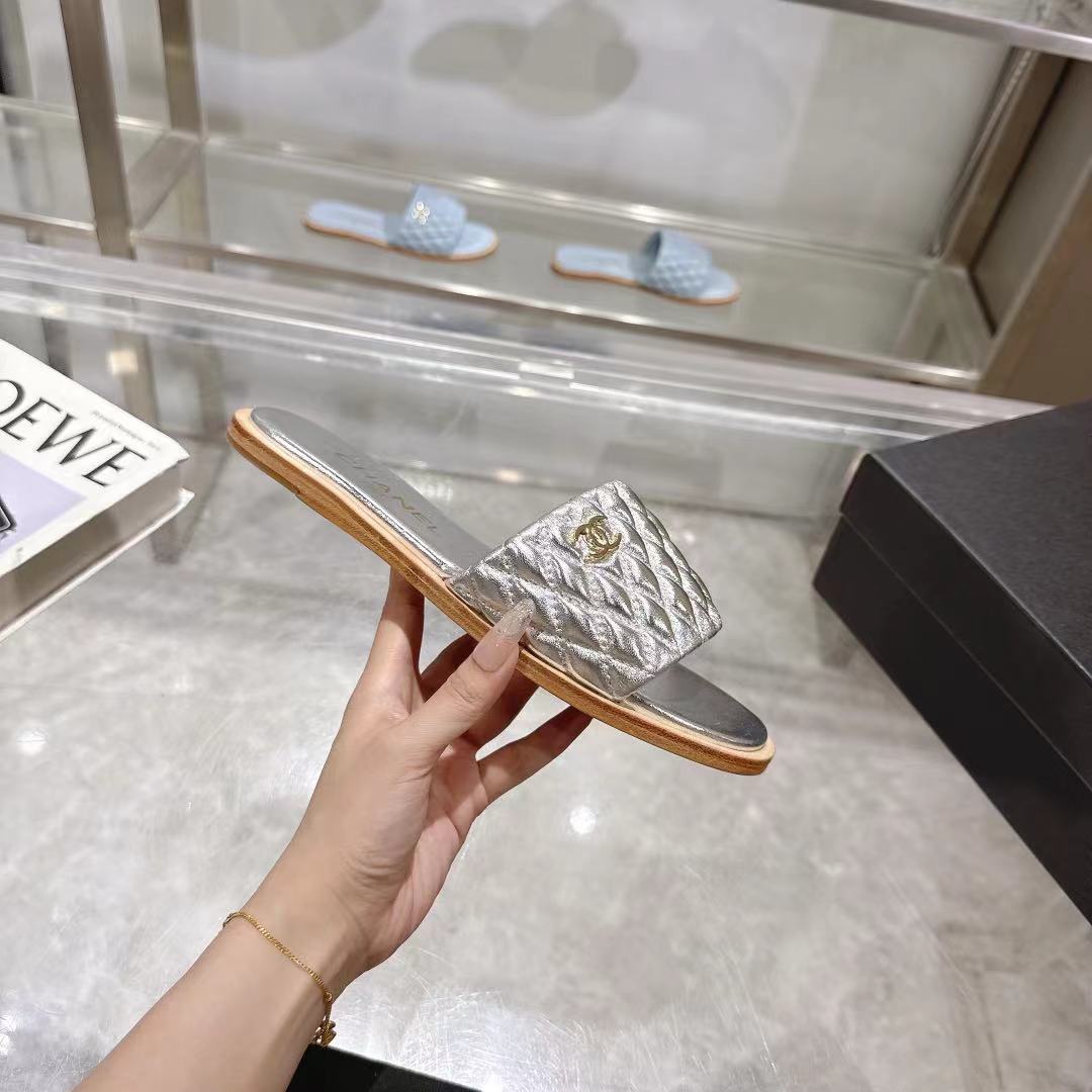 Chanel 2025SS Quilted Lambskin Heeled Sandals - Silver, Luxurious Comfort 3 a1745127960902 5710