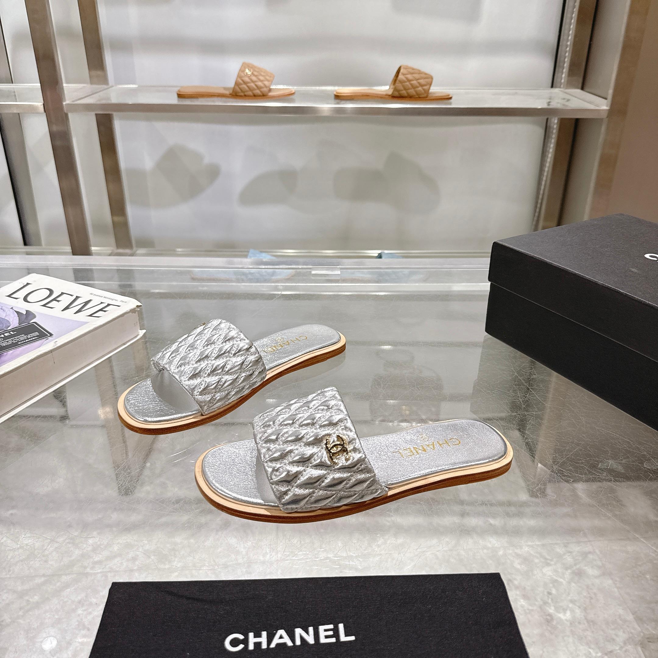 Chanel 2025SS Quilted Lambskin Heeled Sandals - Silver, Luxurious Comfort 4 a1745127961801 1633