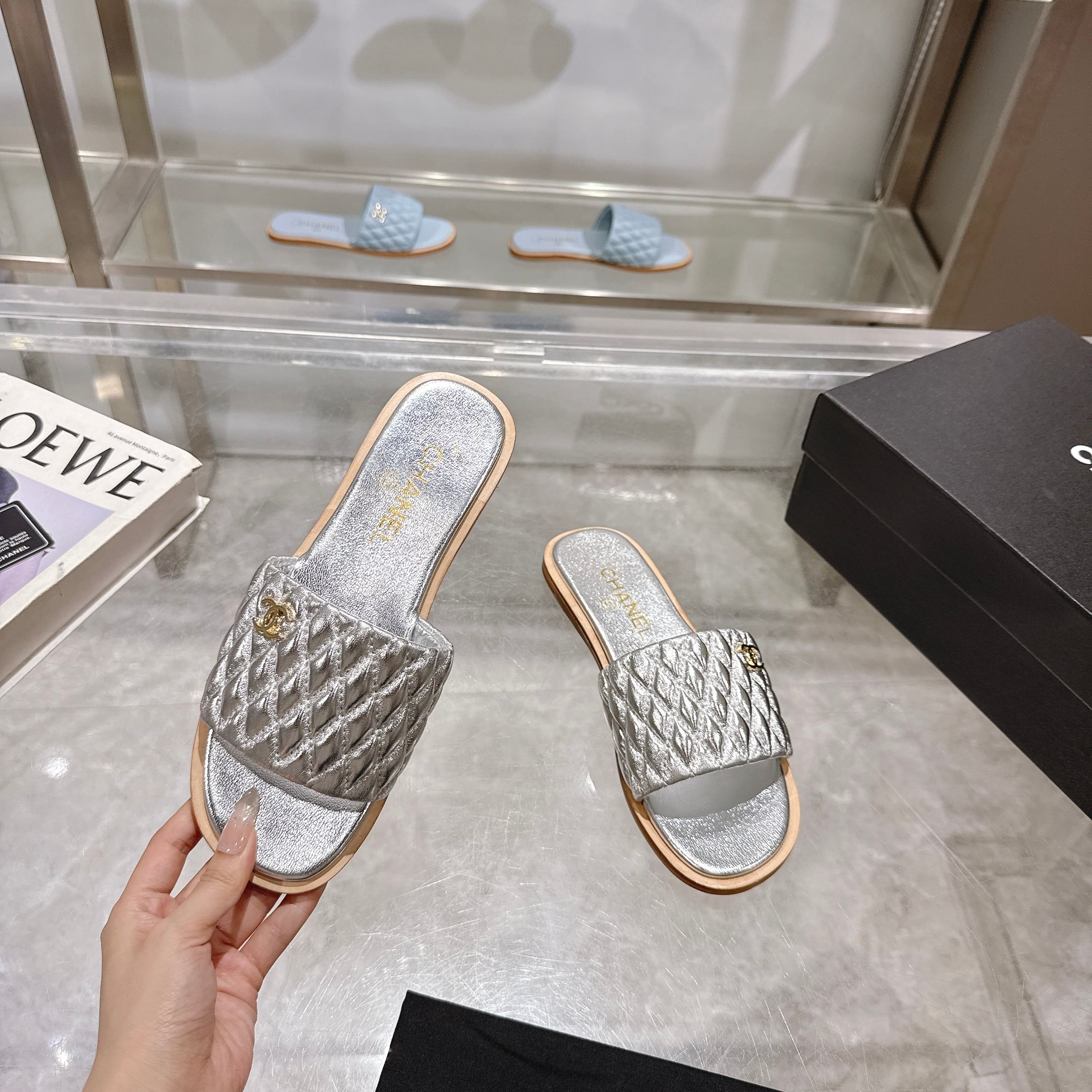 Chanel 2025SS Quilted Lambskin Heeled Sandals - Silver, Luxurious Comfort 1 Chanel 2025SS Quilted Lambskin Heeled Sandals - Silver, Luxurious Comfort