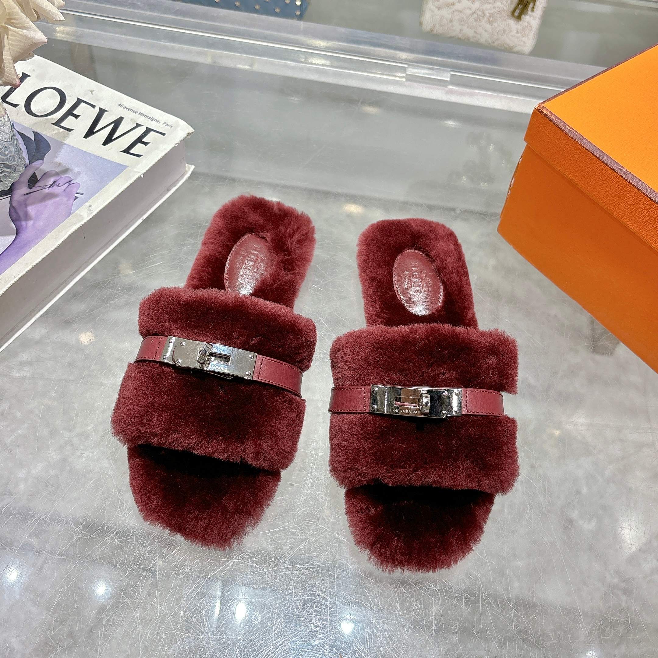 NO:482124,Purchase level Hermes Second Mystery Maudou made goods all year round 2025 new styles and new colors official website, Xiaohongshu synchronized the latest color matching Hermes hot products are launched, with upgraded workmanship, high quality!  Fashionable and trendy wool H-drag autumn and winter flat-soled wool, customizable without a label, no return or replacement, imported fabric, imported lamb roll, real wool, lining imported lamb roll, real wool, large soles, genuine leather, size 35-43, [Notes 41, 42, 43 customized], fur shoes and slippers, hermes, hermes, slippers, Leather soles19860909代购级别hermes爱马仕二舅毛拖常年做货2025新款新色官网、小红书同步最新配色爱马仕爆款火热上线,做工升级版,高品质！ 时尚潮流小羊毛H拖秋冬款平底毛拖, 可定制无标不退不换 面料进口小羊卷真毛 里料进口小羊卷真毛 大底真皮大底 码数35-43码,【注41、42、43订做】,毛毛鞋拖鞋,hermes,hermes,slippers,Leather soles,Women's Shoes