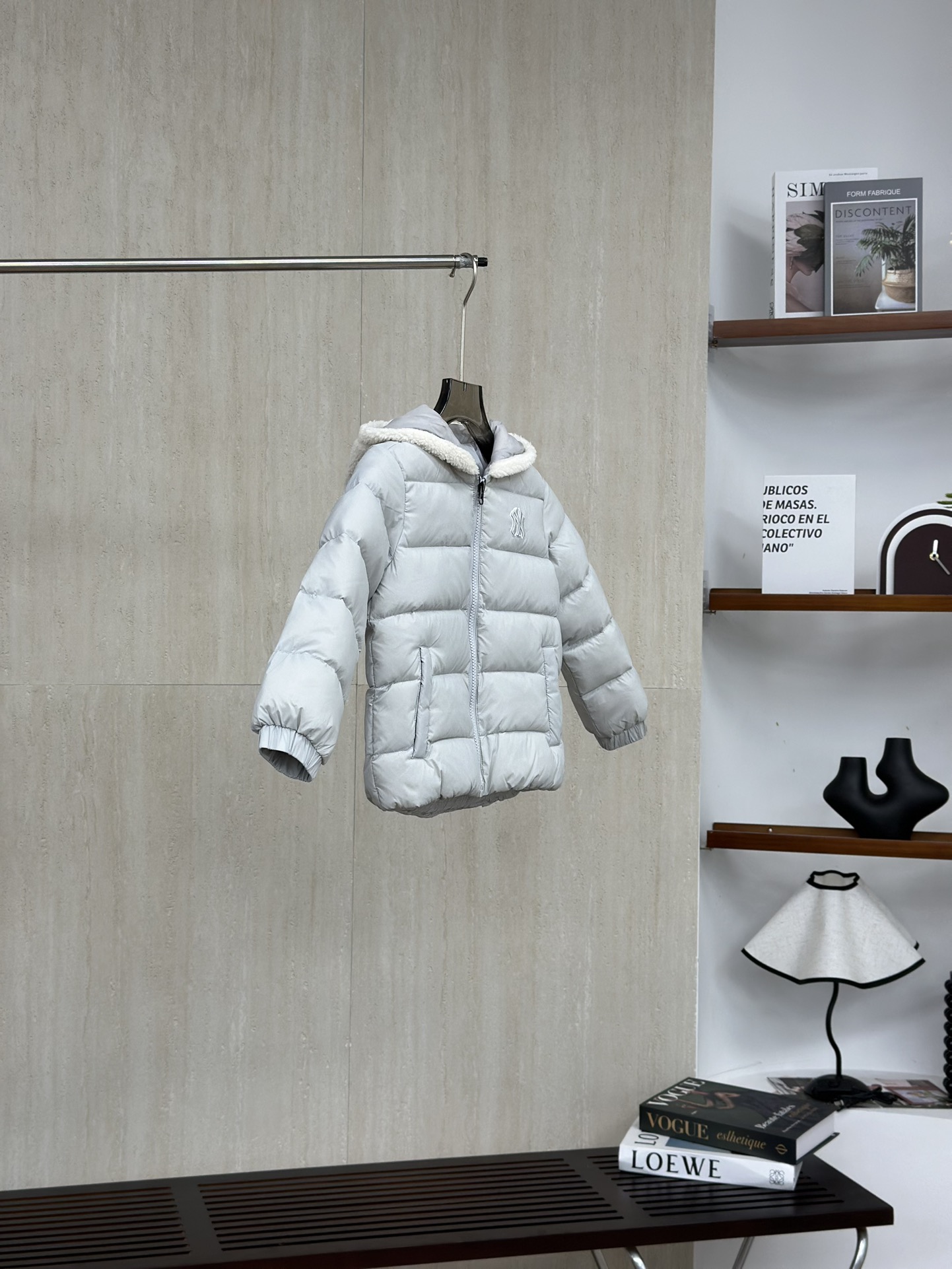 浅灰色 MLB 儿童字母标志羊羔毛连帽长袖羽绒服童装