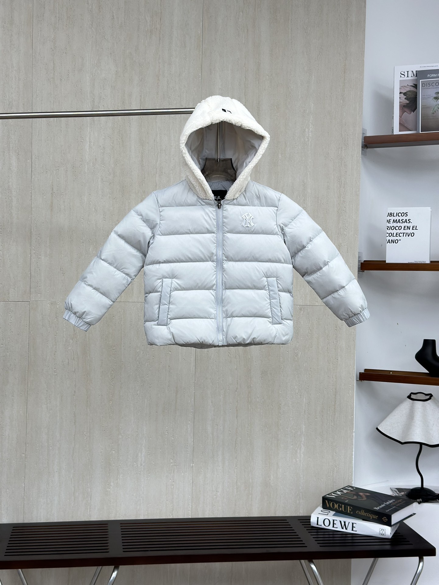 浅灰色 MLB 儿童字母标志羊羔毛连帽长袖羽绒服童装