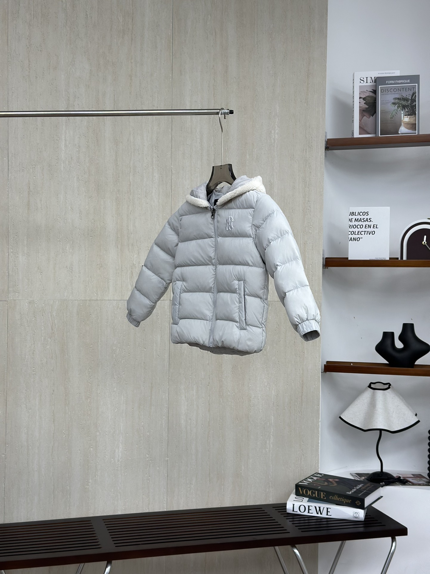 浅灰色 MLB 儿童字母标志羊羔毛连帽长袖羽绒服童装