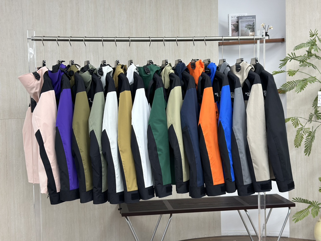 The North Face 1990 Mountain Jacket: Waterproof, Windproof, and Stylish 4 i1755319873 3798 0