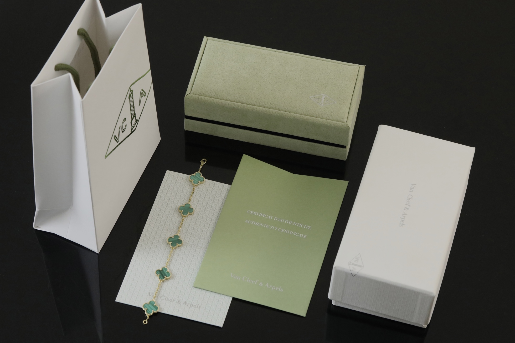 V金精工版与天然孔雀石手链工艺解析