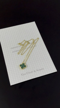 V金四叶草孔雀石项链