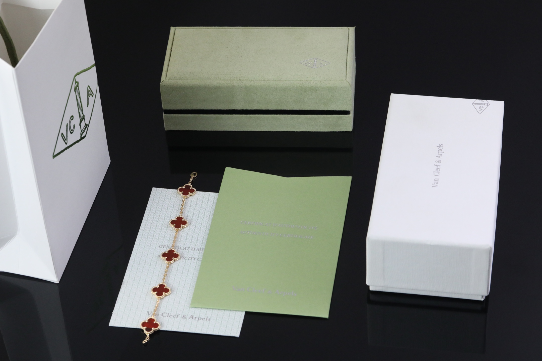 V金四叶草珠宝工艺解析与材质介绍