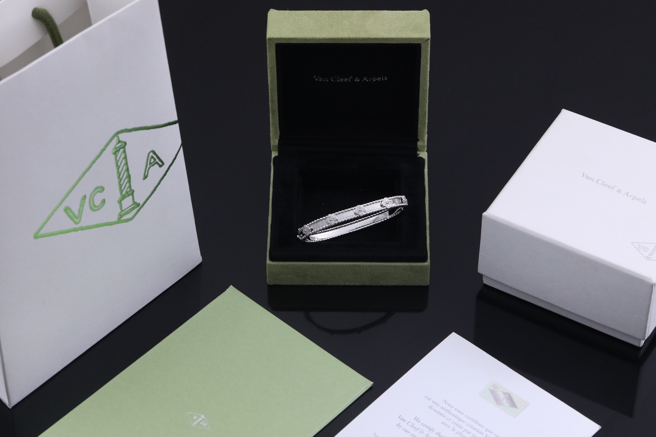 Van Cleef & Arpels Perlée 手镯饰品 1