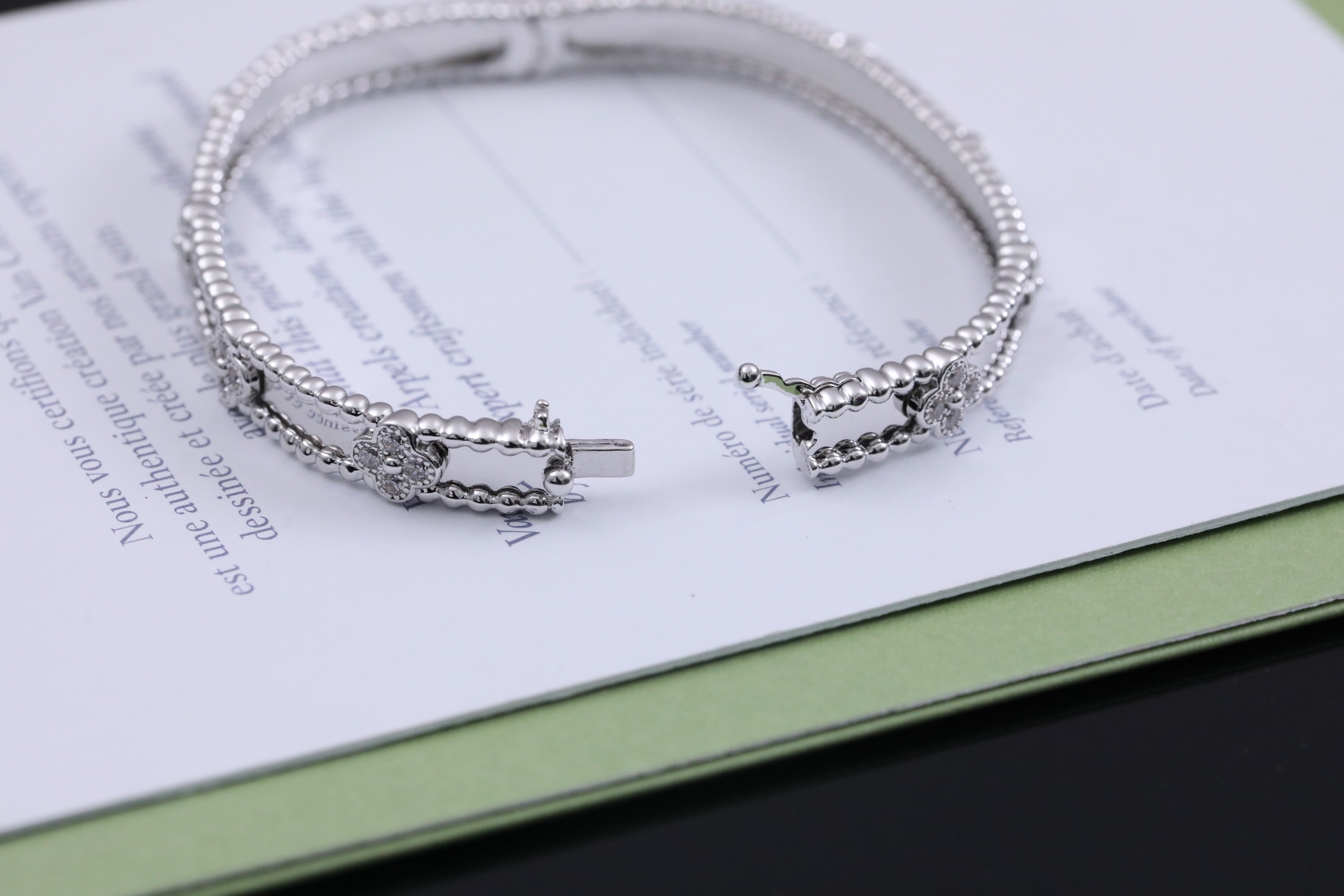 Van Cleef & Arpels Perlée 手镯饰品 6