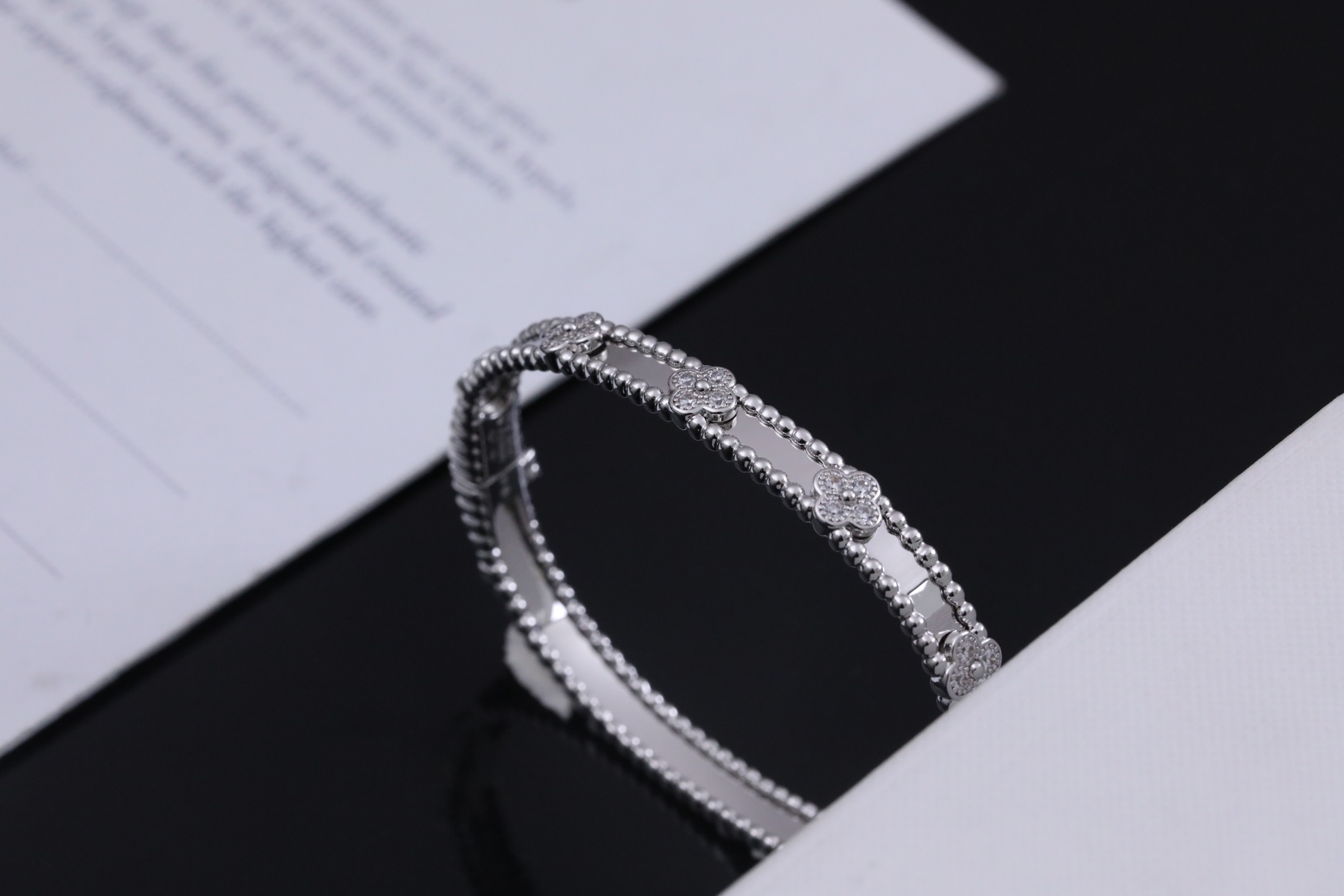 Van Cleef & Arpels Perlée 手镯饰品 4