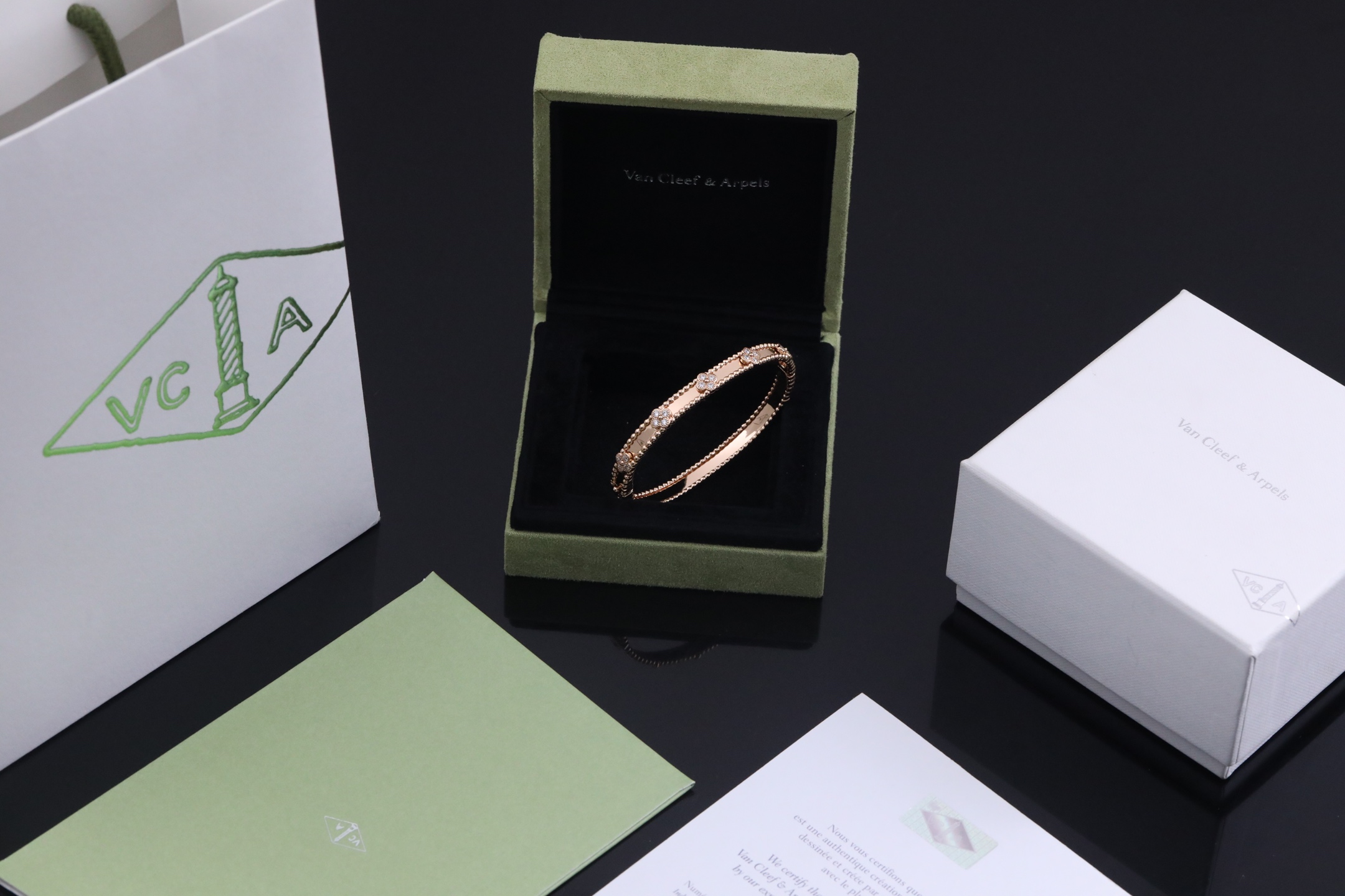 Van Cleef & Arpels Perlée系列玫瑰金手镯