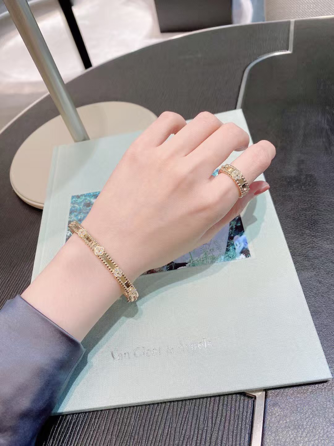 Van Cleef & Arpels Perlée 手镯饰品 8