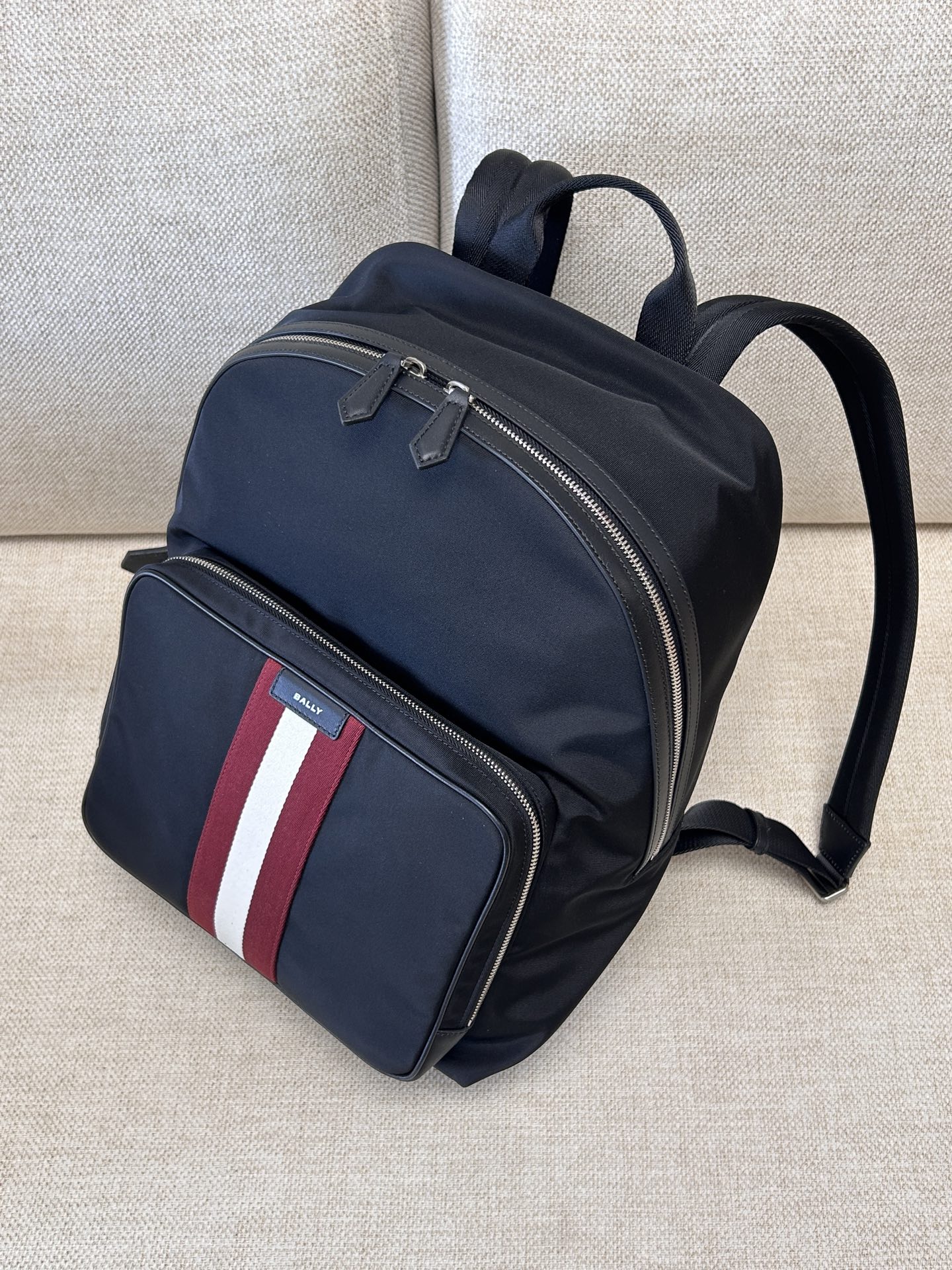 Рюкзак Bally чёрный с красной полосой