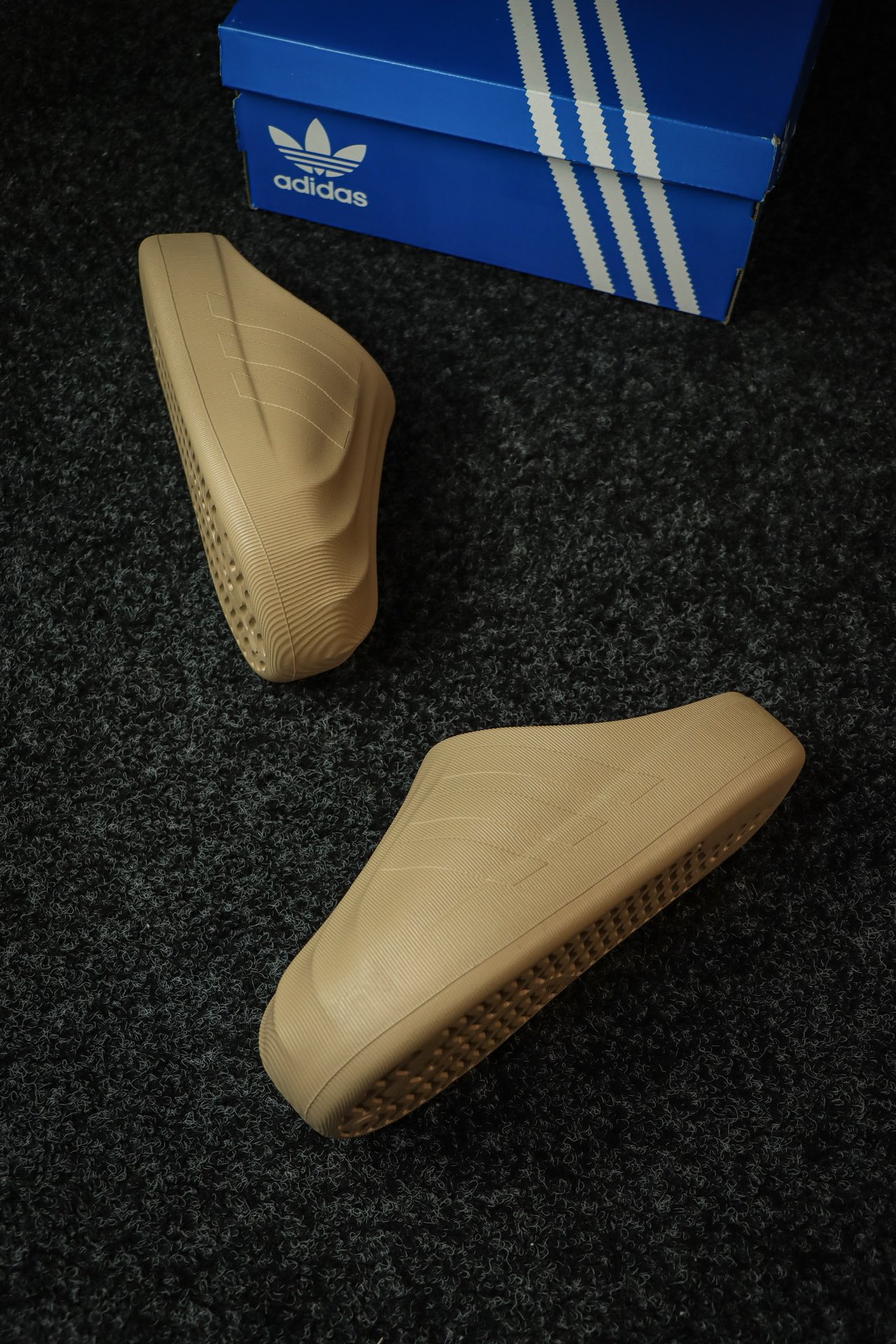 
东莞渠道 市面最顶级品质 ADIDAS adiFOM Superstar MULE 贝壳头版一脚蹬半拖