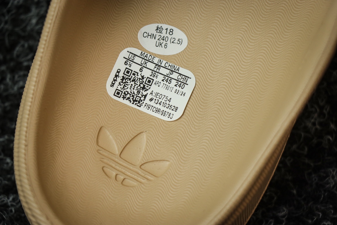
东莞渠道 市面最顶级品质 ADIDAS adiFOM Superstar MULE 贝壳头版一脚蹬半拖
