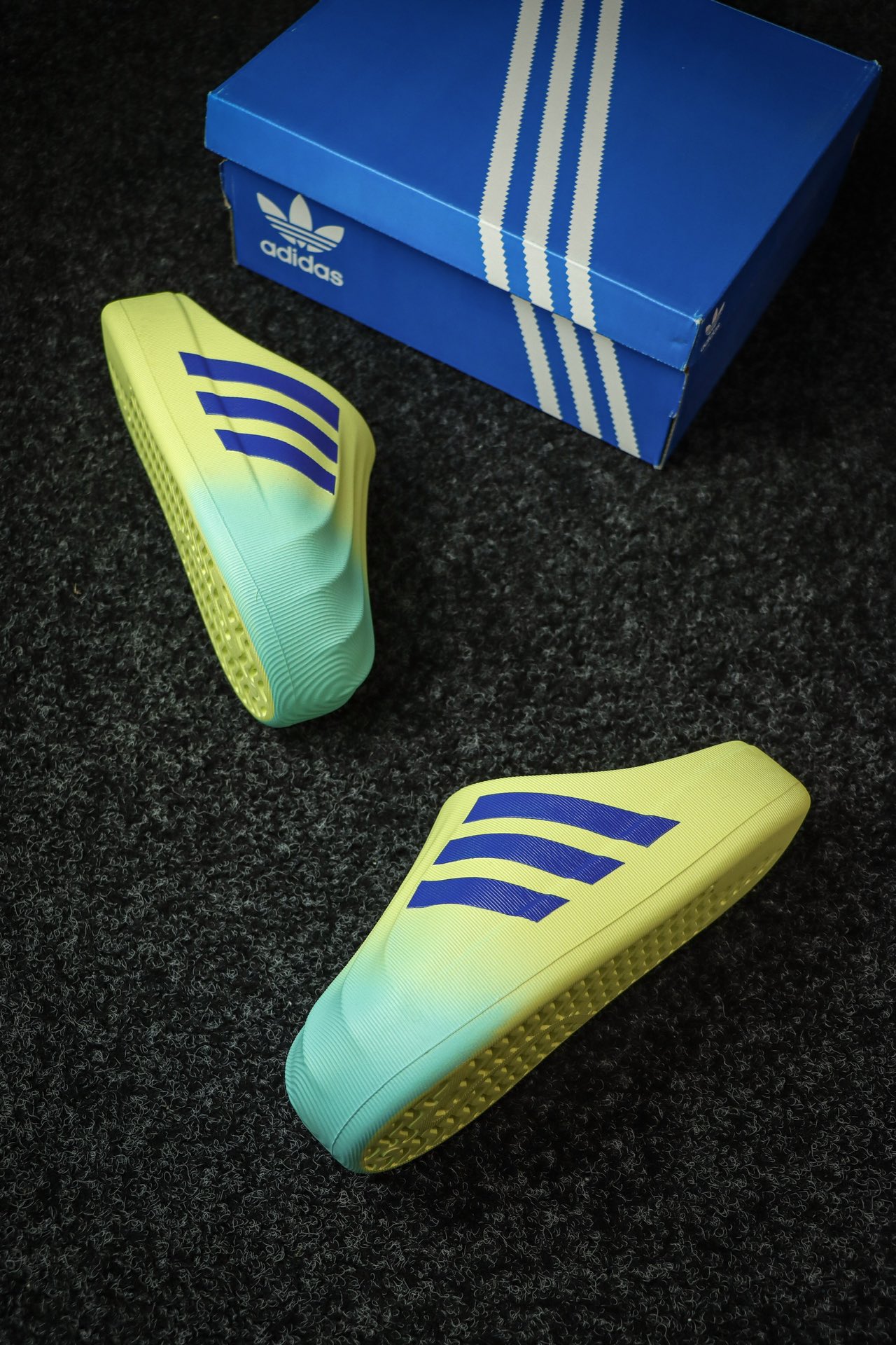 
东莞渠道 市面最顶级品质 ADIDAS adiFOM Superstar MULE 贝壳头版一脚蹬半拖
