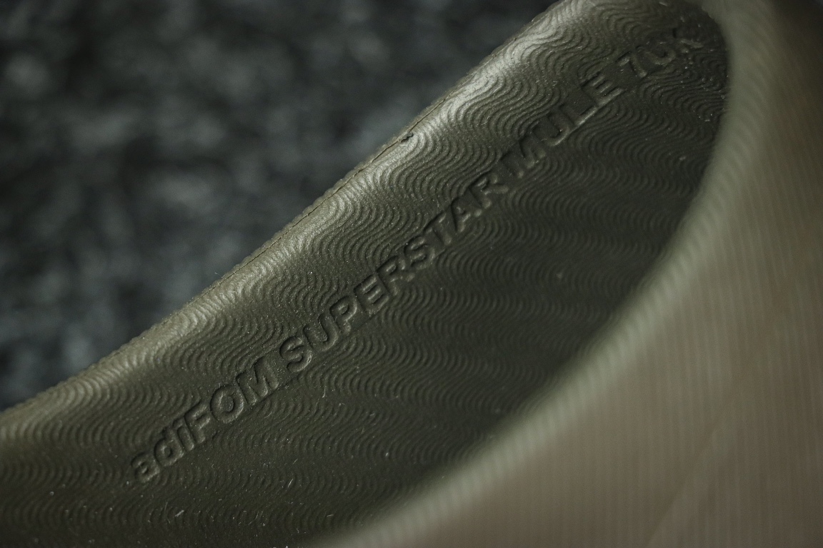 
东莞渠道 市面最顶级品质 ADIDAS adiFOM Superstar MULE 贝壳头版一脚蹬半拖