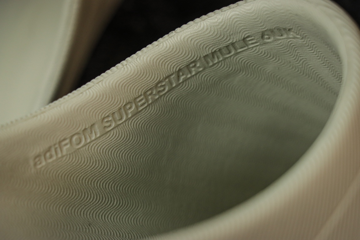 
东莞渠道 市面最顶级品质 ADIDAS adiFOM Superstar MULE 贝壳头版一脚蹬半拖