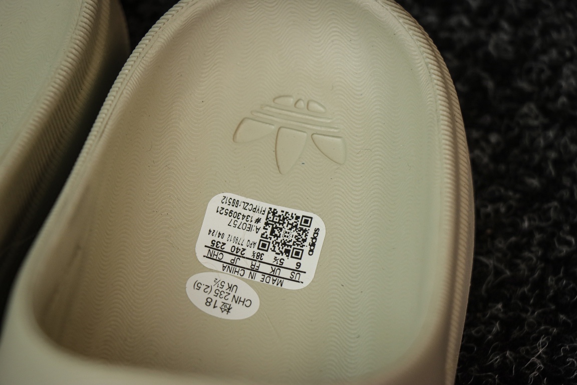 
东莞渠道 市面最顶级品质 ADIDAS adiFOM Superstar MULE 贝壳头版一脚蹬半拖