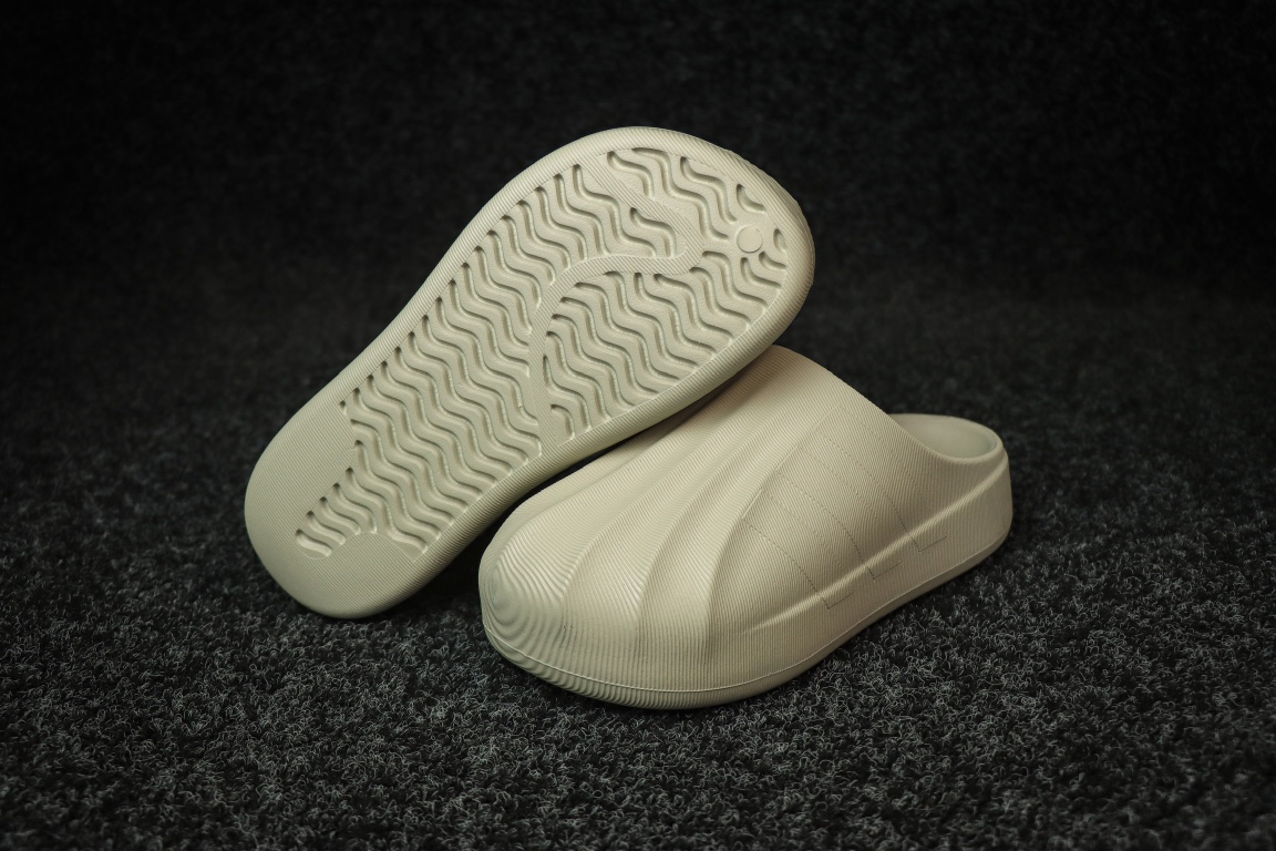 
东莞渠道 市面最顶级品质 ADIDAS adiFOM Superstar MULE 贝壳头版一脚蹬半拖