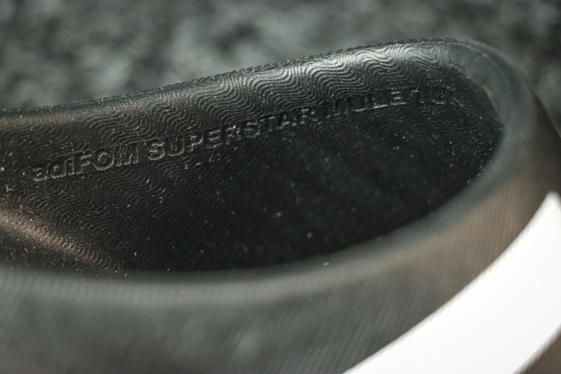 
东莞渠道 市面最顶级品质 ADIDAS adiFOM Superstar MULE 贝壳头版一脚蹬半拖