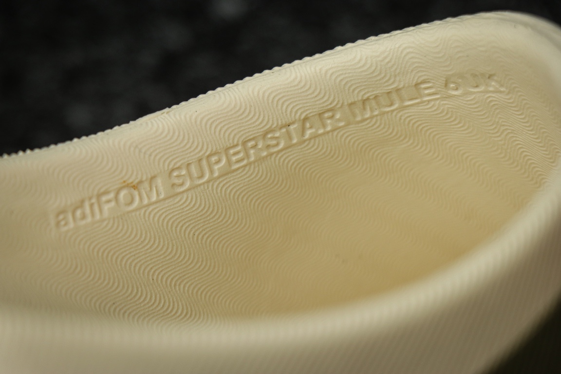 
东莞渠道 市面最顶级品质 ADIDAS adiFOM Superstar MULE 贝壳头版一脚蹬半拖
