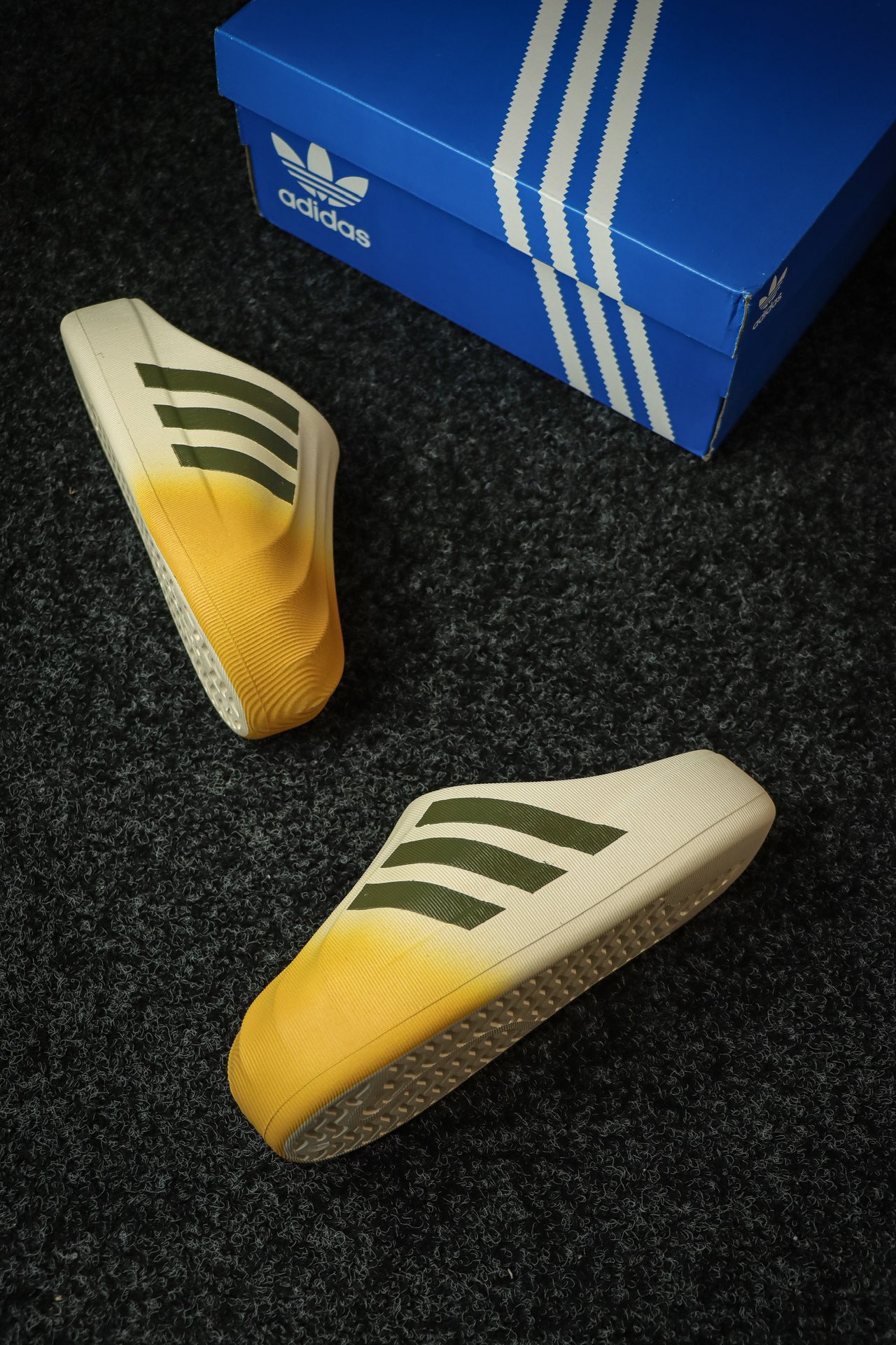 
东莞渠道 市面最顶级品质 ADIDAS adiFOM Superstar MULE 贝壳头版一脚蹬半拖