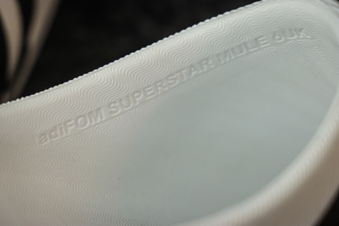 
东莞渠道 市面最顶级品质 ADIDAS adiFOM Superstar MULE 贝壳头版一脚蹬半拖