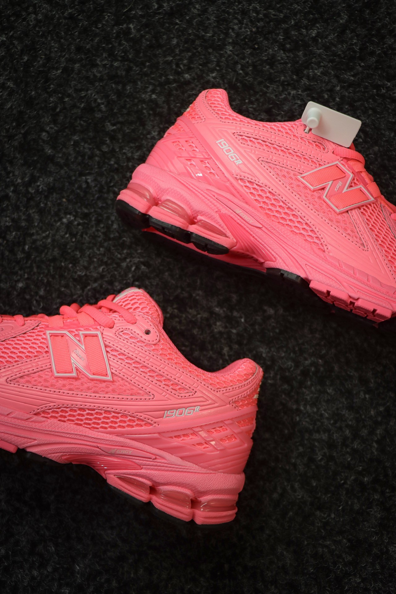  
New Balance 1906系列复古老爹风休闲运动慢跑鞋 货号M1906RAP
尺码：36-4