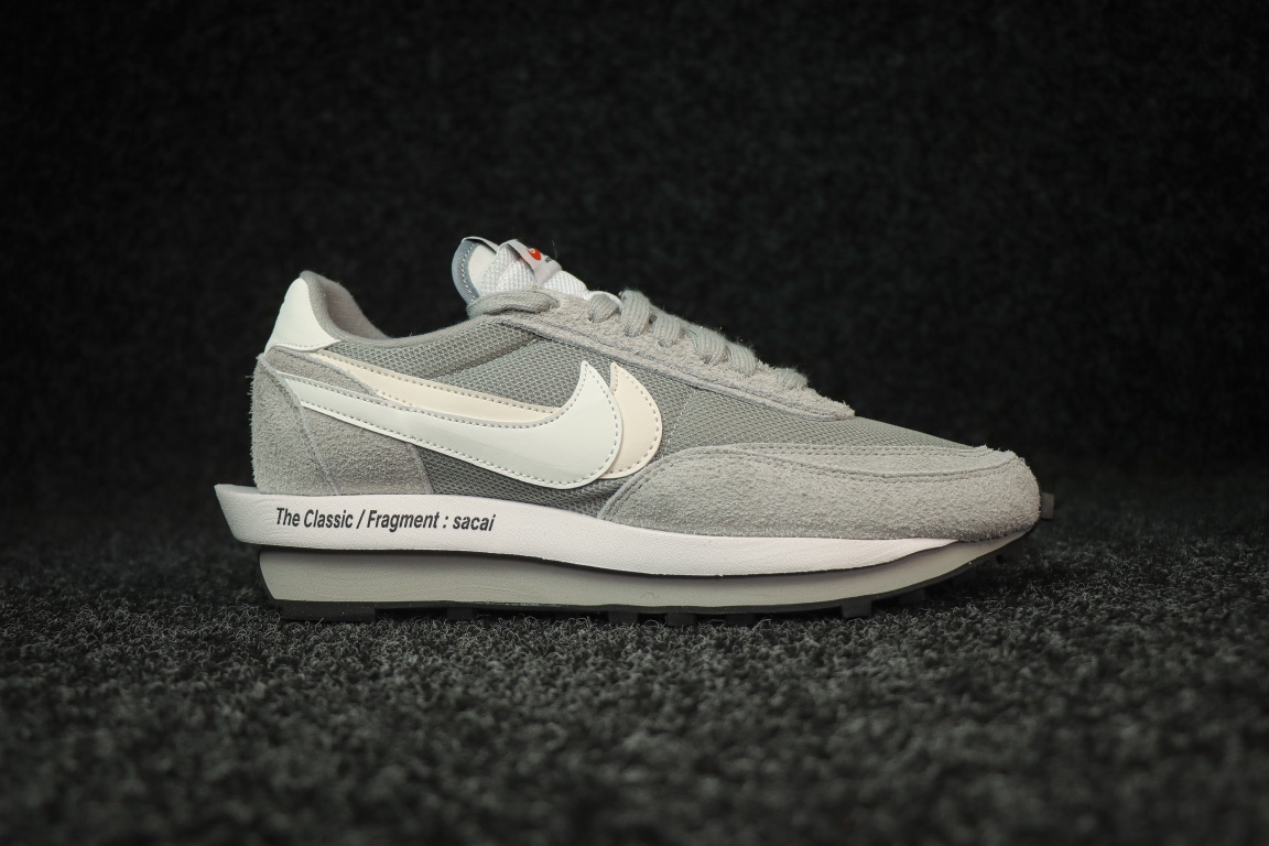 
sacai 藤原浩 三方联名 
Fragment X sacai X nike LDwaffle 三方