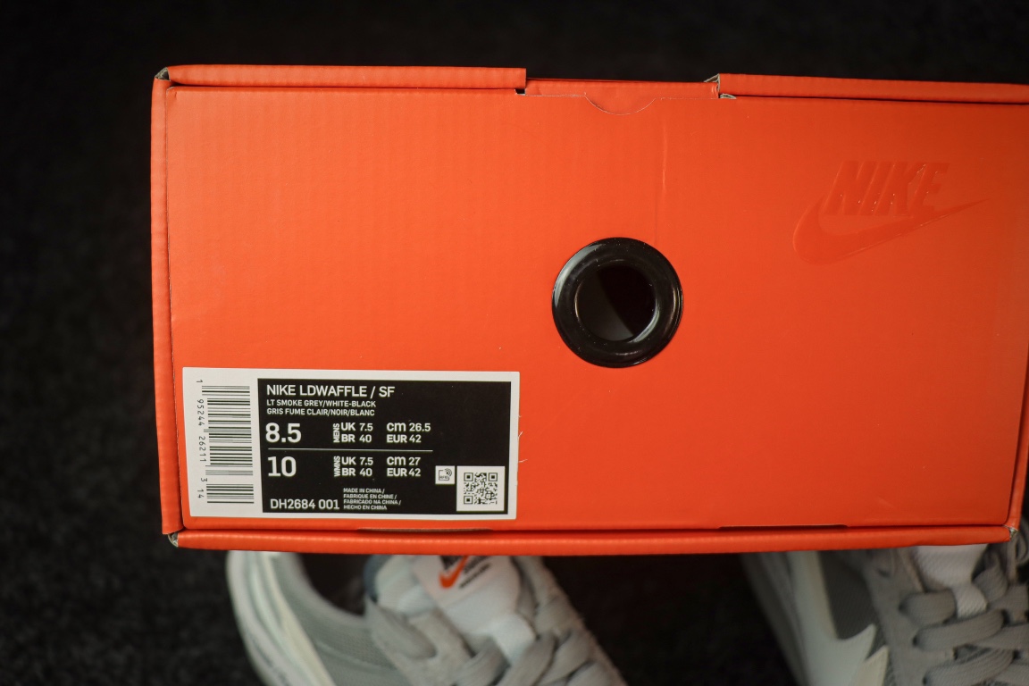 
sacai 藤原浩 三方联名 
Fragment X sacai X nike LDwaffle 三方
