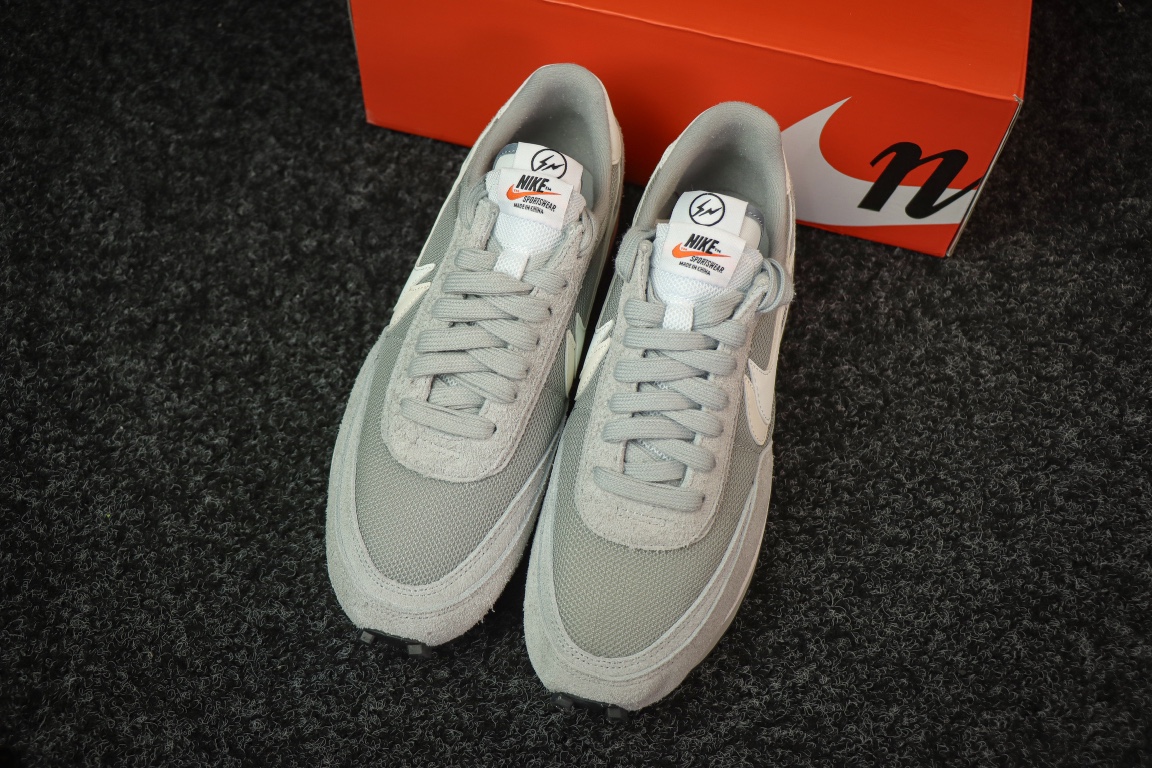 
sacai 藤原浩 三方联名 
Fragment X sacai X nike LDwaffle 三方