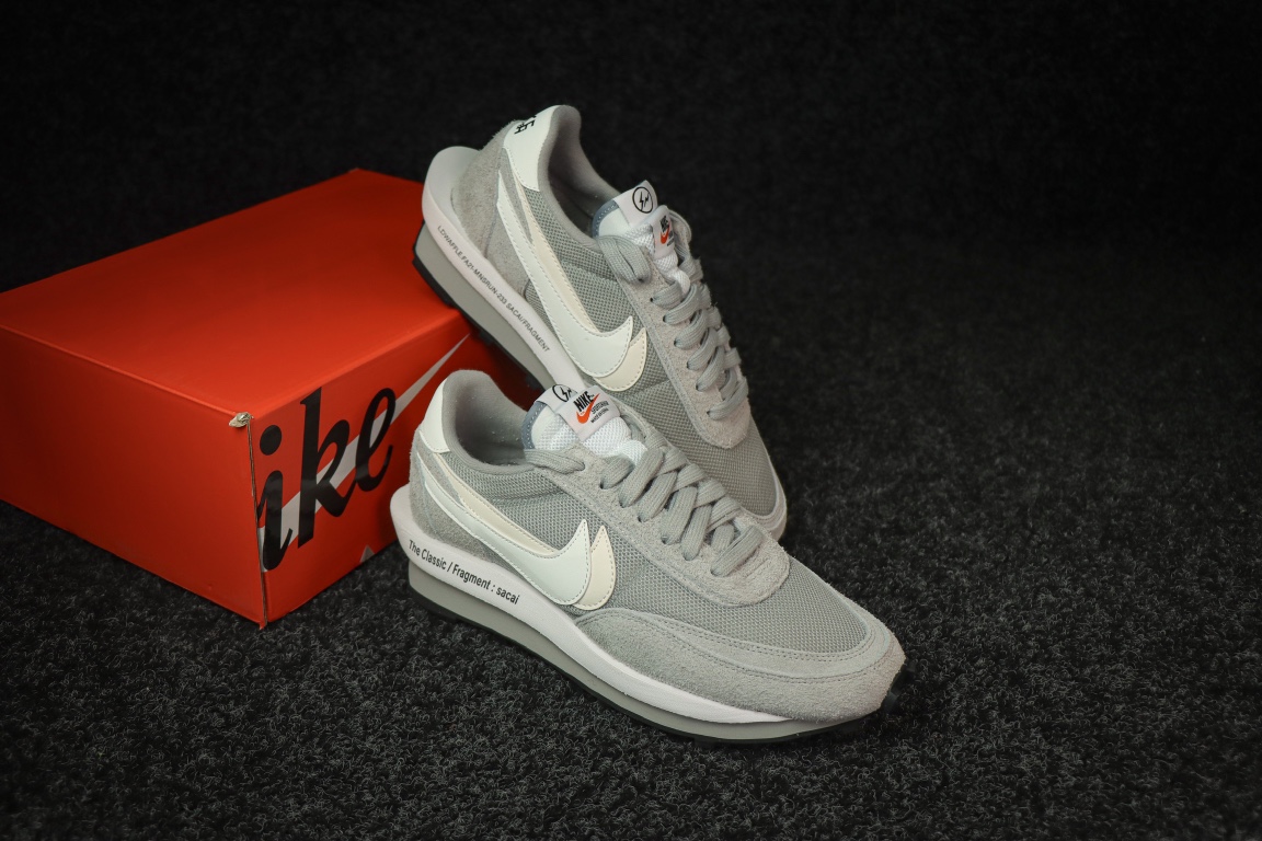 
sacai 藤原浩 三方联名 
Fragment X sacai X nike LDwaffle 三方