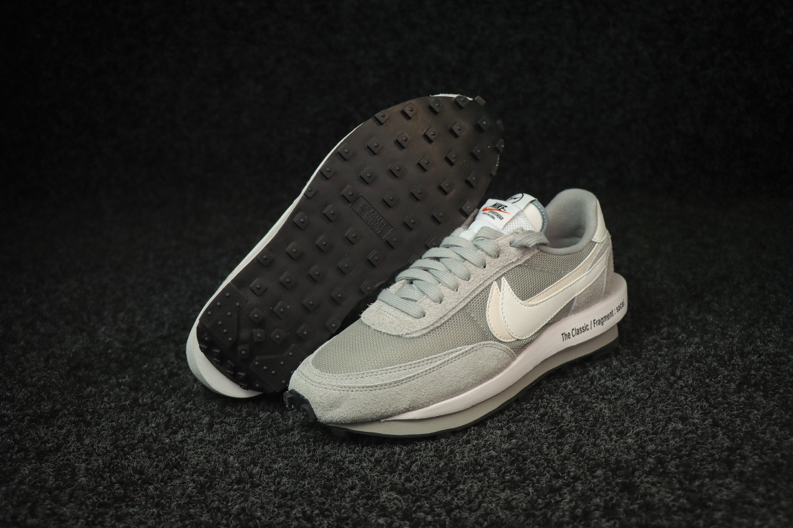 
sacai 藤原浩 三方联名 
Fragment X sacai X nike LDwaffle 三方