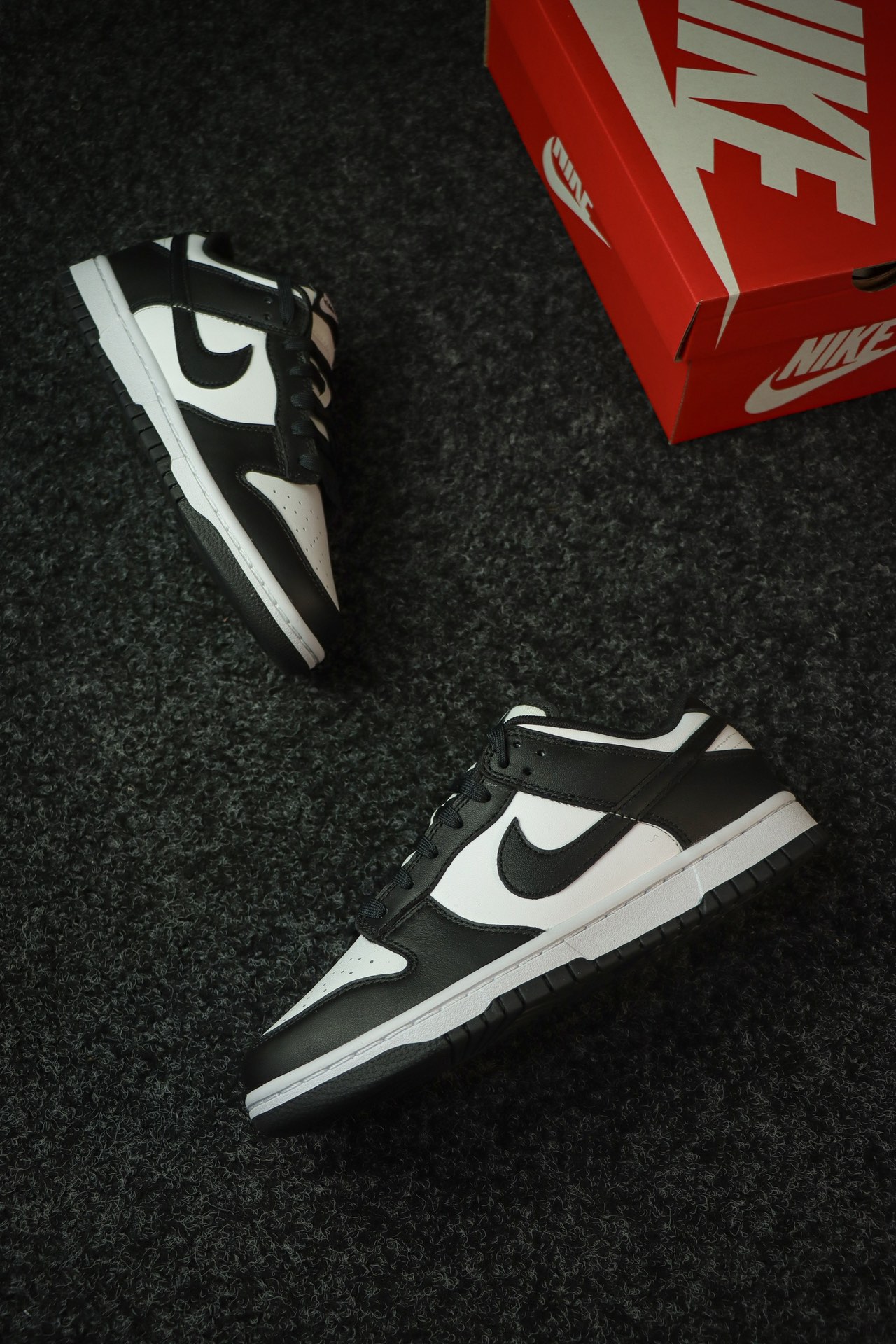 
NIKE Dunk Low 黑白熊猫 全码补齐
货号：DD1391-100！
尺码：36 36.5 3