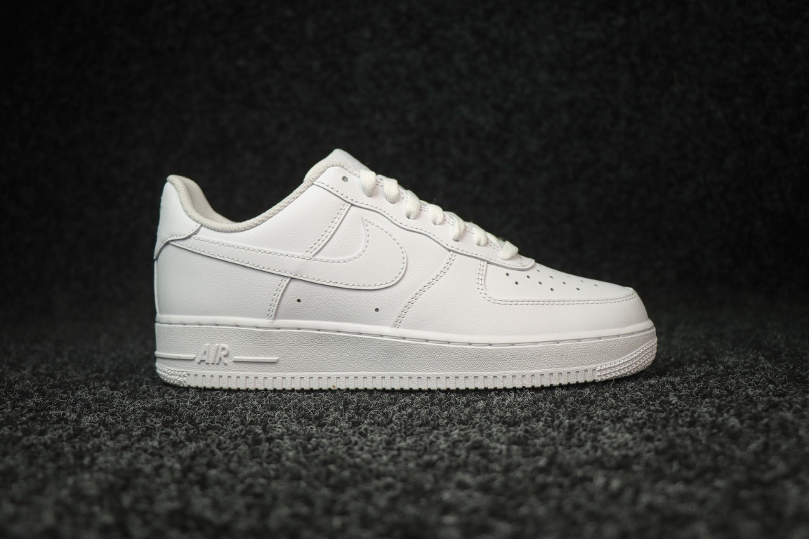
全新批次出货！细节升级！
纯原 Air Force 1 '07 纯白 空军一号 
男码CW2288-1