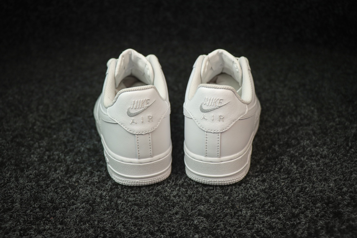 
全新批次出货！细节升级！
纯原 Air Force 1 '07 纯白 空军一号 
男码CW2288-1