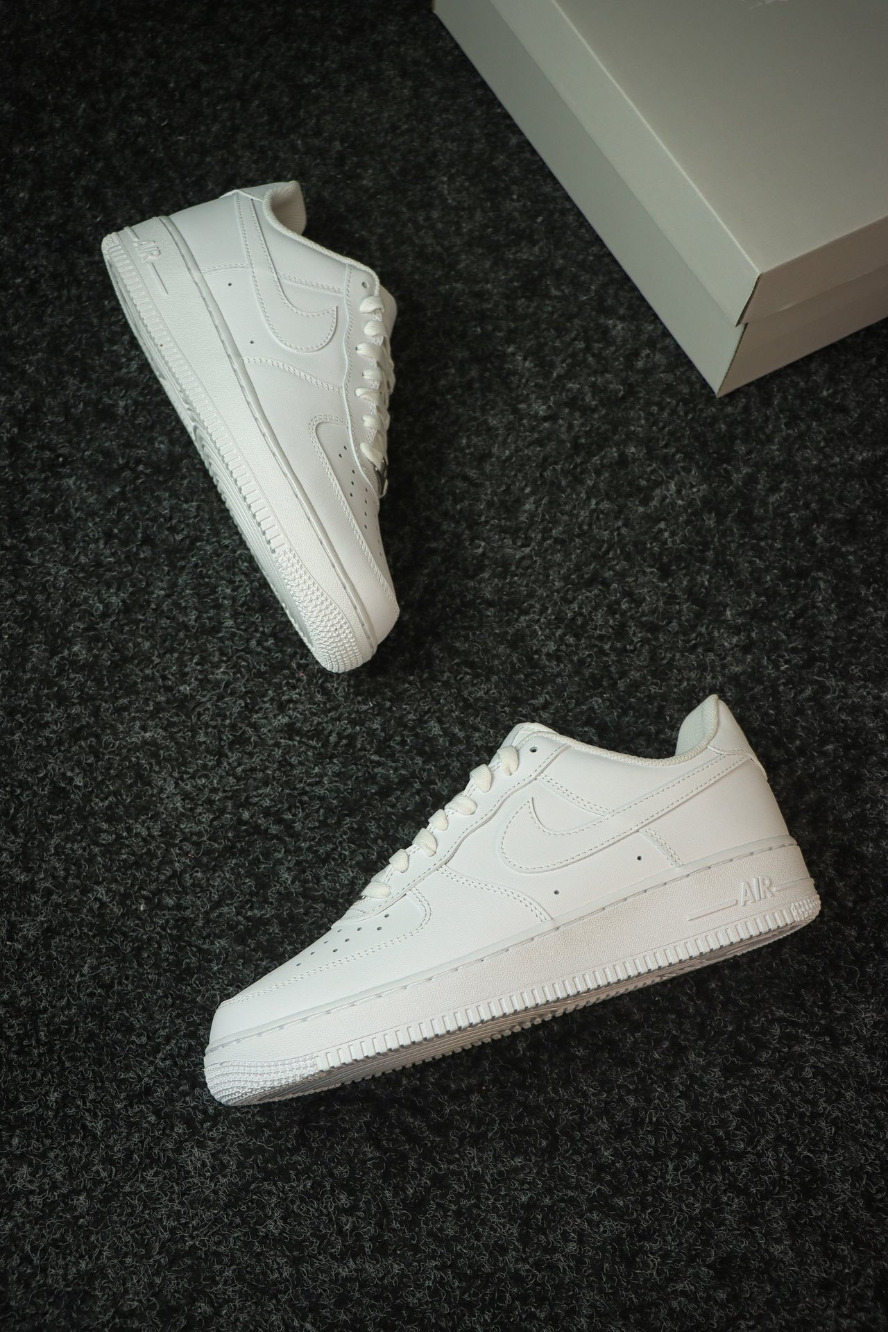 
全新批次出货！细节升级！
纯原 Air Force 1 '07 纯白 空军一号 
男码CW2288-1