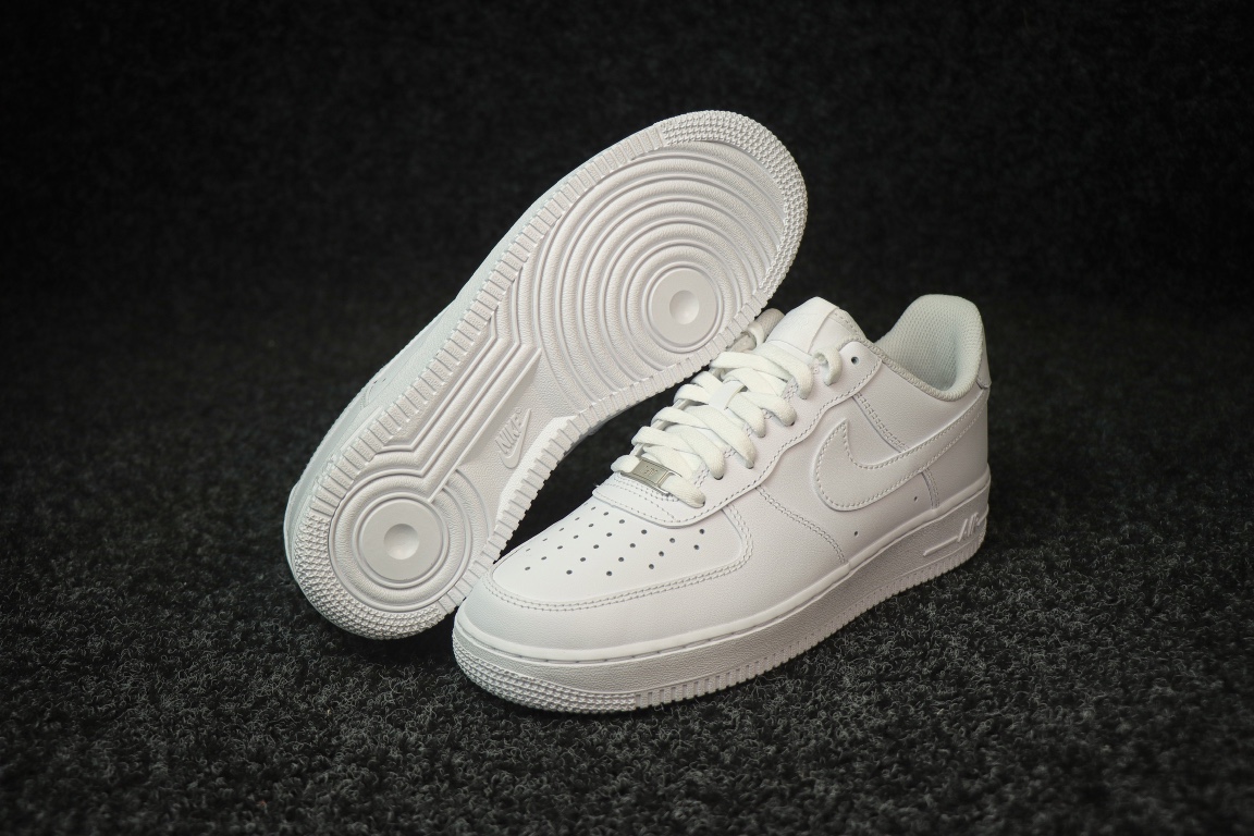 
全新批次出货！细节升级！
纯原 Air Force 1 '07 纯白 空军一号 
男码CW2288-1