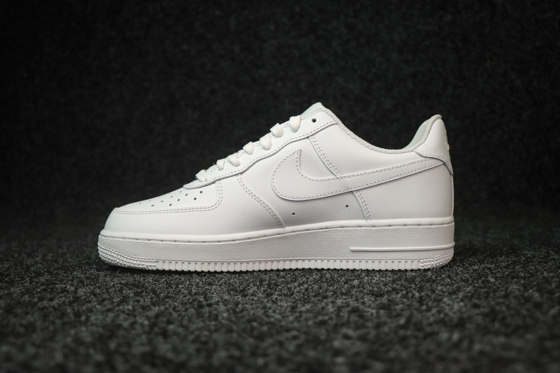 
全新批次出货！细节升级！
纯原 Air Force 1 '07 纯白 空军一号 
男码CW2288-1