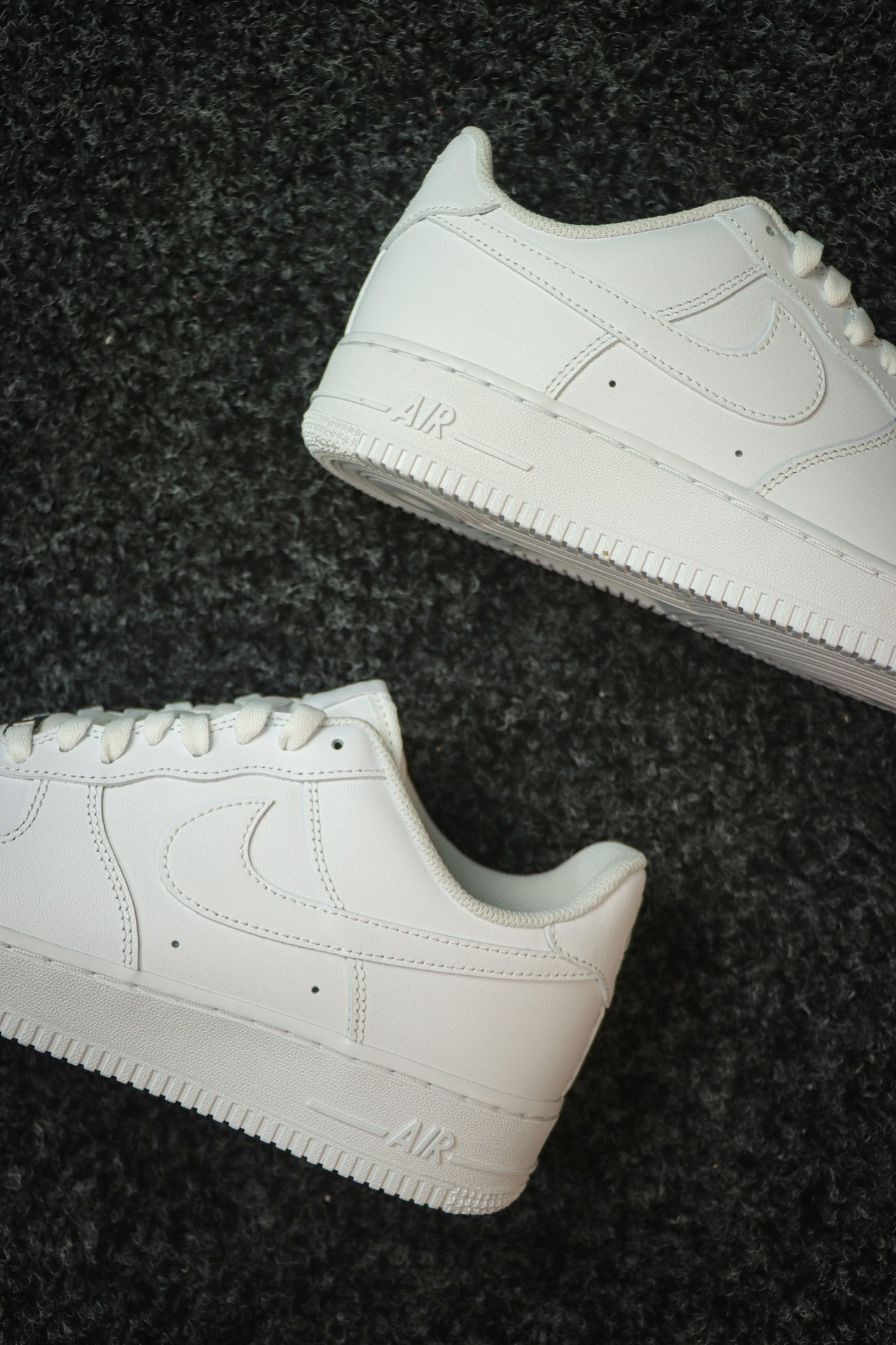 
全新批次出货！细节升级！
纯原 Air Force 1 '07 纯白 空军一号 
男码CW2288-1