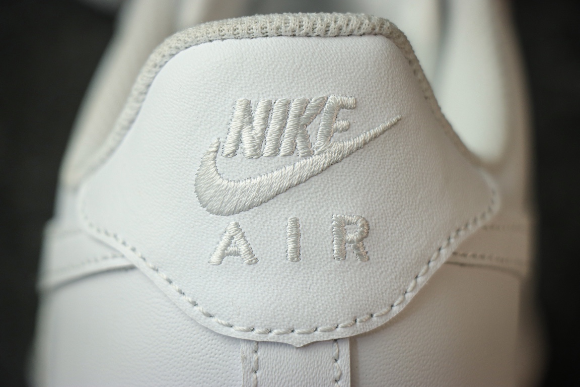 
全新批次出货！细节升级！
纯原 Air Force 1 '07 纯白 空军一号 
男码CW2288-1